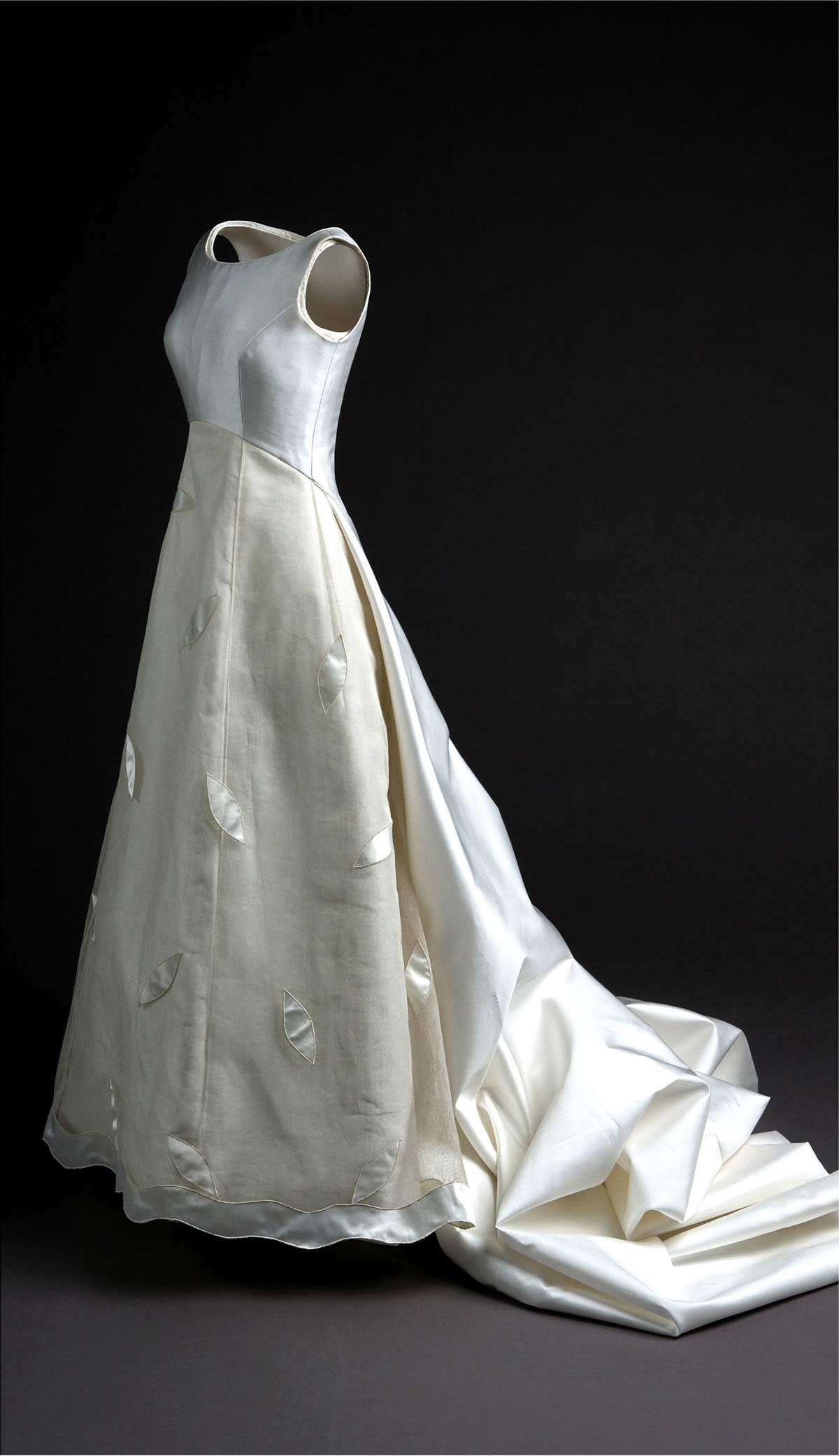 vestido de novia con aplicaciones BAS00015